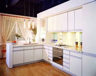 Traditional Kitchen Cabinetry